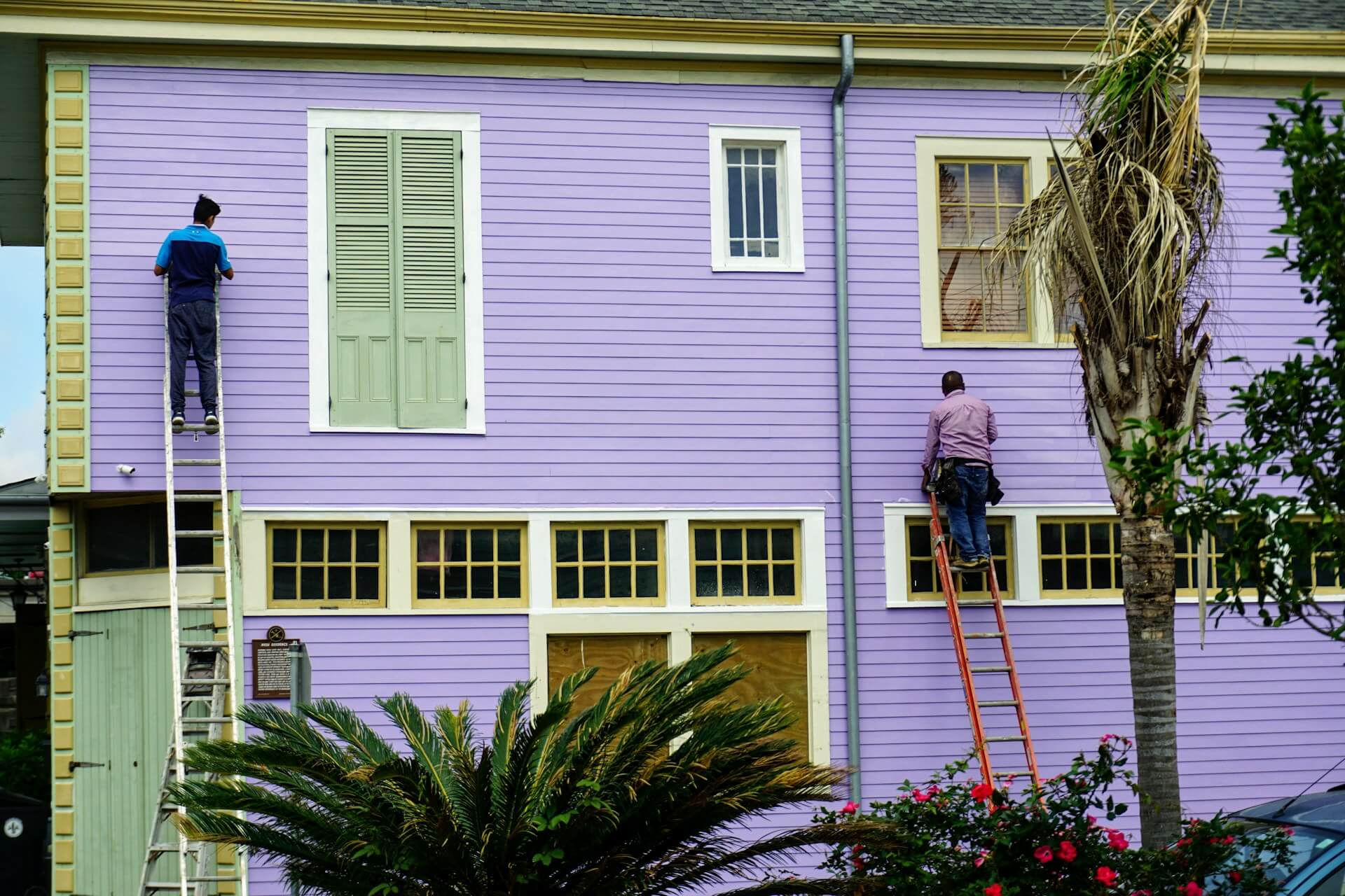 PrepSmart team member repaint a house exterior